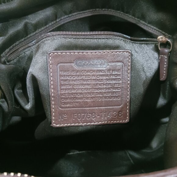 Coach signature print bucket bag - Picture 9 of 12